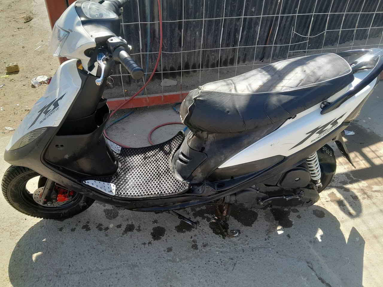 سلام عليكم
مكس عدله مكينه مكفوله 
اشاير  لاايت كله شغل سالف هندر
سعرها ٥٥٠ بيها مجال خادم الطيبين 
بغداد زعفرانيه شارع كهرباء 
رقم ***********
