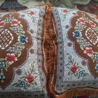 مخاد • ديباج • وجه مقدف