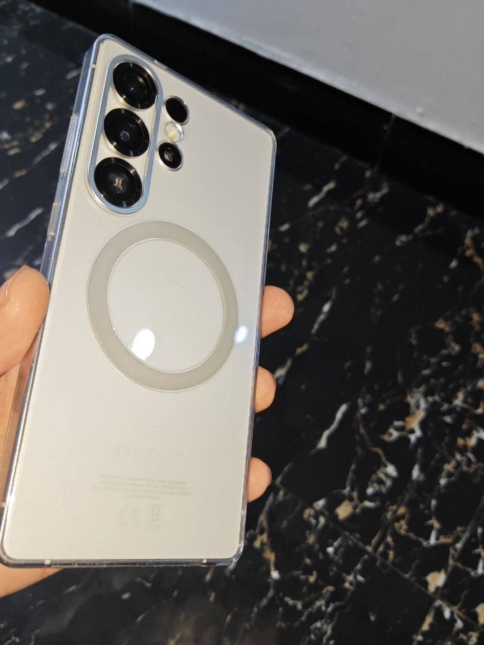 للبيع اس ٢٥ الترا ذاكرة ٢٥٦ شرق اوسط نضافة شوفت عينك ١٠٠%بعدة تحت الضمان مع ضمان كسر شاشة قطعة ما تتعوض محتاج واريد ابيعة السعر مليون و٩٠ الف لا تكسر بسعر ترا ماخذة  جديد متواجد فقط على الواتساب ***********
