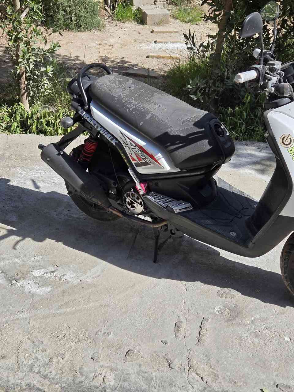 السلام عليكم
جبلي رمبه مابيهه اي نقص 
كهربائيات  كلها شغالة
مكفولة من كلشي 
شلعه ومعدل 
سعرها 825 الف 
***********
مكاني واسط الصويرة
