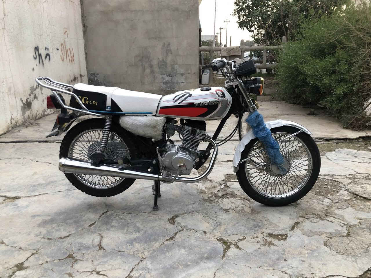 تایکر مدیل. 21. مامفتوح.  عل بیلاد.  جمسە
500 مجال قلیل. موشرای. لاتعامل 💗💤🤍

***********
