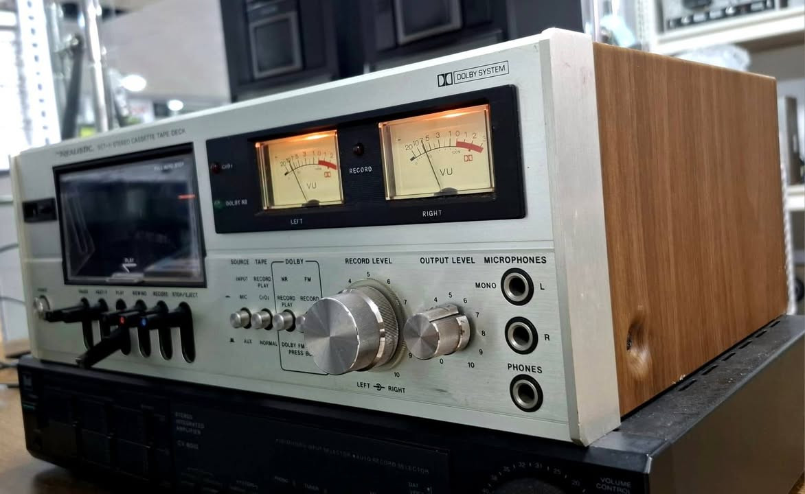 تحفه يابانيه
ريال ستك
دبل كيج
نضام دولبي.
تحكم سرعه تسجيل
فول اوتوماتيك، 
تحكم فوليوم صوت
احترافي للتسجيل
مداخل ميكروفون ٣
جدا جدا نظيف بلادي وضع الشركه
١٢٠ الف
أربيل وعندي توصيل محافظات
محمد الآغا للصوتيات
***********
***********
