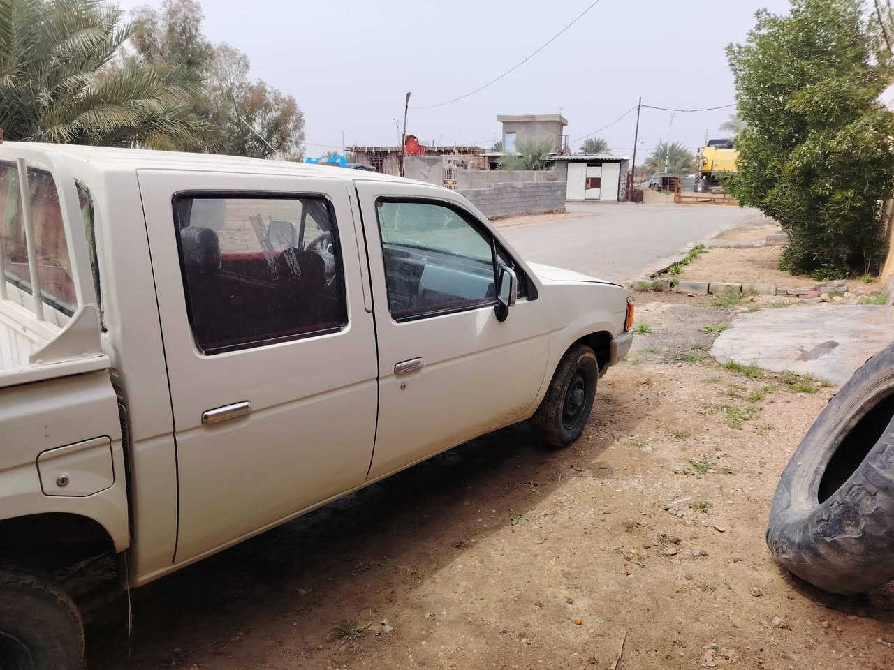 نيسان موديل 88رقم انكليزي صبغ عام دوشمه جديدة السعر ٤٥ وبيها مجال لرقم ***********
