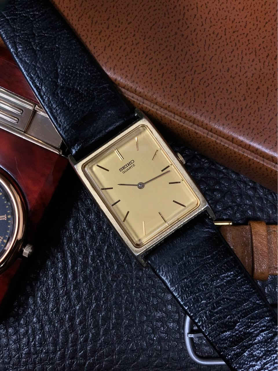 الماركة : SEIKO - Tank
الماكنة : كوارتز - ياباني 🇯🇵
المميزات : قطعة تانك الأبعاد 25*35 ، حزام مستبدل ￼apollo ، حجرين داخل الماكنة 
السعر : ( 60 ) الف فقط 

للحجز على الخاص 📥 البصرة, العراق


**إذا كنت صاحب هذا الإعلان وتريد حذفه لأي سبب، رجاءا أرسل رسالة إلى الدعم الفني**