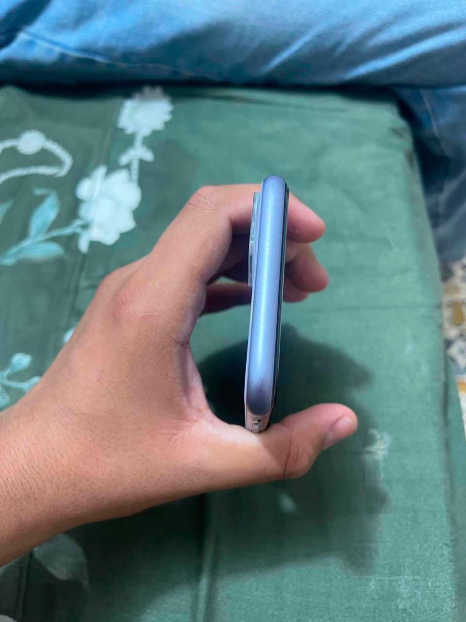 سلام عليكم آيفون 11 عادي ذاكره (128) بطاريه82  نزلت من وره التحديث شاشة مو مستبدله يعين قطعه اصليه من ابل وتر بروف ضد الماء يأتي معا كيبل شحن اصلي لون مميز النضافه 90 بل ميه السعر 275 وبي مجال للشراي مكاني بغداد زعفرانيه التواصل ***********
