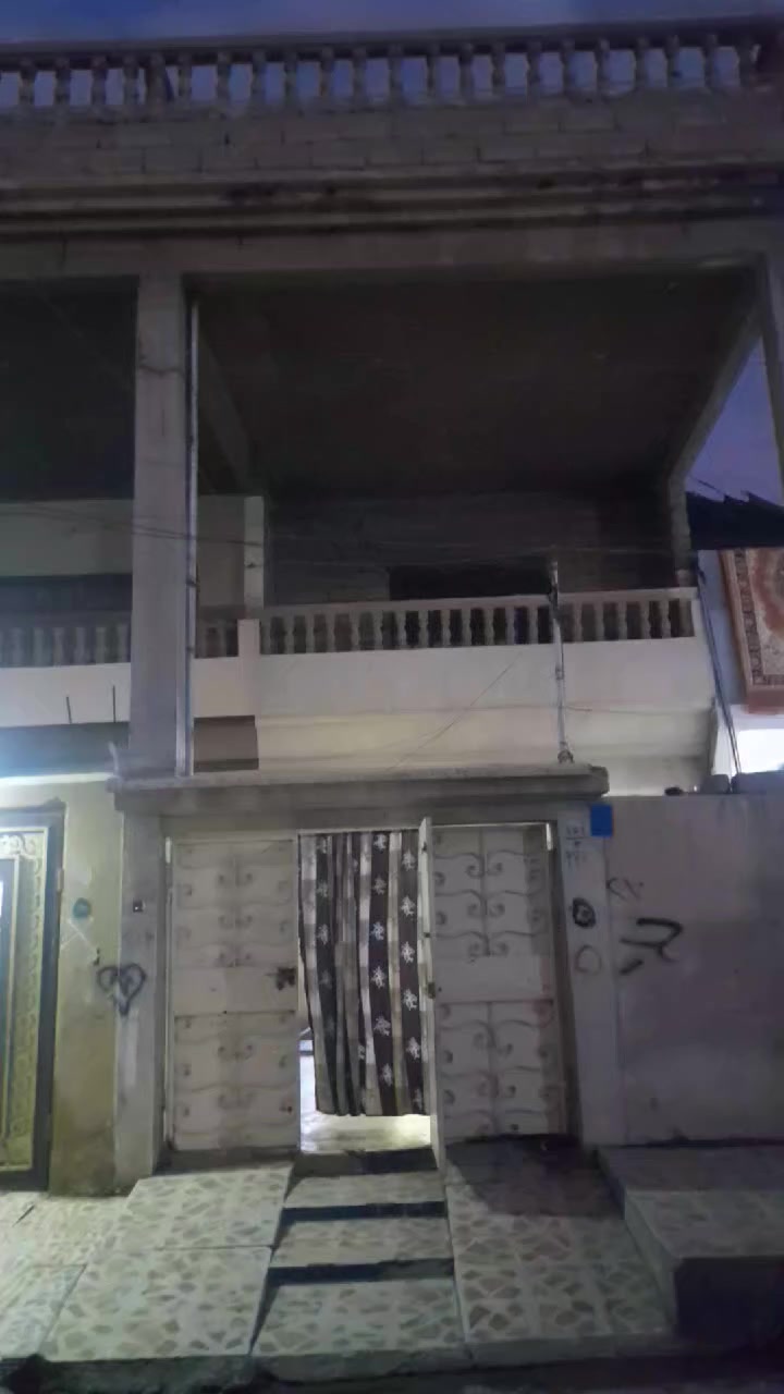 دار للبيع حي القدس الأولى مساحه 100 طابقين السعر 65 بي مجال 

***********
*********** واتساب
