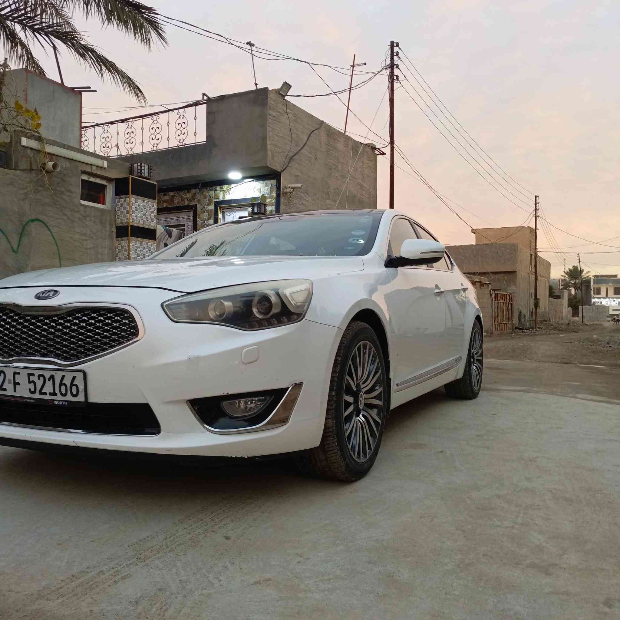 سلام عليكم
كيا كادنزة 15 خليجي فول الاخير بسمي 
سعرها 145 بيها مجال قليل 
***********
