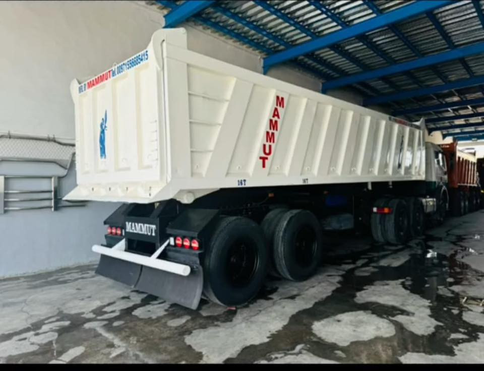 السلام عليكم سياره للبيع مديل 93 مكينه 38 مجموعه جيف قيطان كير 180 فافون عربانه دنكيرين رقم الهاتف ***********
