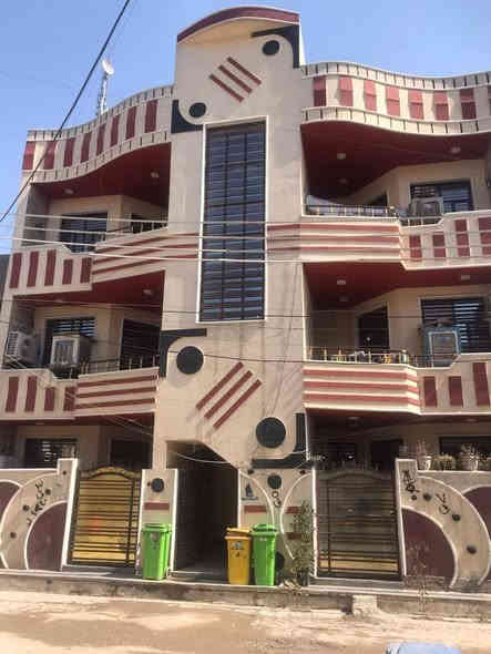 بناية للبيع
📍الدورة شارع النسائم مقابيل شارع ابو طيارة 
المساحة ٢٠٠ 
طابو زراعي سند ٢٥ ملك صرف تحتوي على ٦ شقق واردها الشهري مليونين 500 الف قريبة على الشارع العام خدمات كامله

سعرها 550 مليون
للاستفسار الاتصال على ***********
