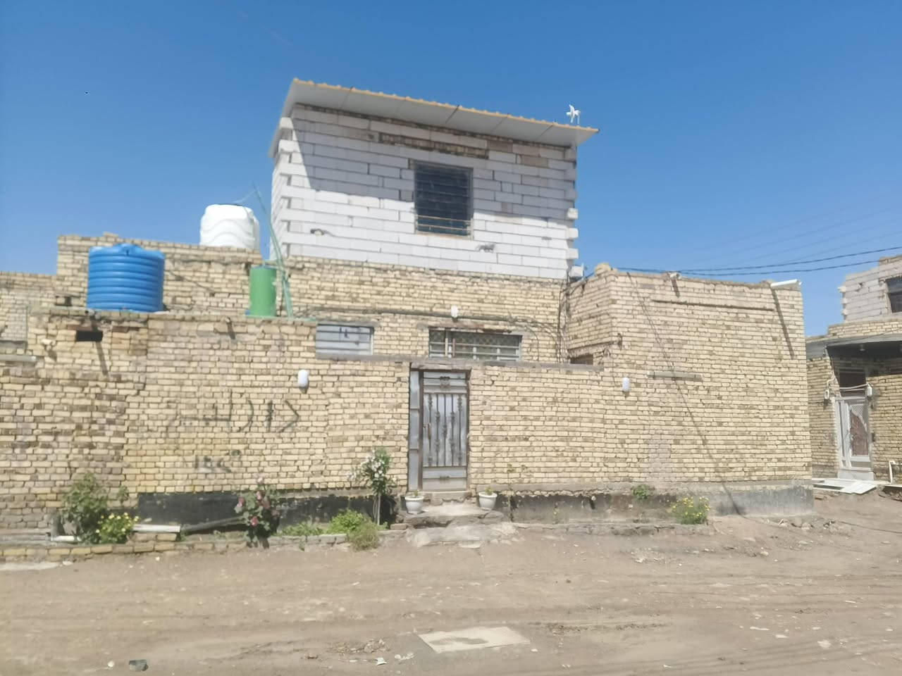 بيت زراعي للبيع 200 متر بل شموع قرب مدرسه صينيه (***********)
