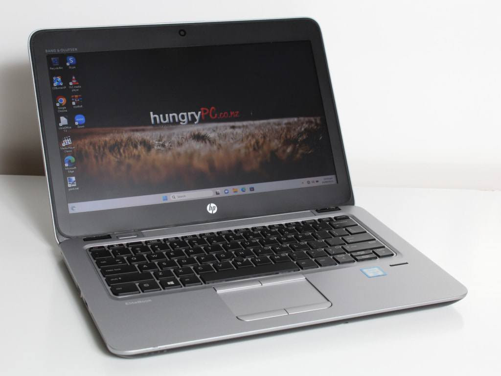 اخر قطعه لابتوب HP EliteBook 820 G3 للبيع 🔥
💻 جهاز عملي وقوي مناسب للشغل والدراسة والتصفح
✨ 
لابتوب HP EliteBook 820 G3 للبيع 🔥
💻 جهاز عملي وقوي مناسب للشغل والدراسة والتصفح
✨ تصميم أنيق وخفيف – سهل الحمل وين ما تروح
📌 المواصفات:
المعالج: Core i5 الجيل السادس ⚡
الرام: 8GB – أداء سلس بدون تعليق
التخزين: SSD سريع (128GB) 🚀
الشاشة: 14 بوصة – حجم مناسب ومريح
كرت شاشة: Intel HD مدمج
البطارية: ممتازة وتتحمل استخدام
🎯 مميزات الجهاز: ✔️ سرعة إقلاع وتشغيل عالية
✔️ مناسب للأعمال، الدراسة، وبرامج الأوفيس
✔️ نظيف وجاهز للاستخدام مباشرة
✔️ بدون مشاكل تذكر
 السعر: (١٧٥) مع حقيبه وشاحن اصلي


**إذا كنت صاحب هذا الإعلان وتريد حذفه لأي سبب، رجاءا أرسل رسالة إلى الدعم الفني**