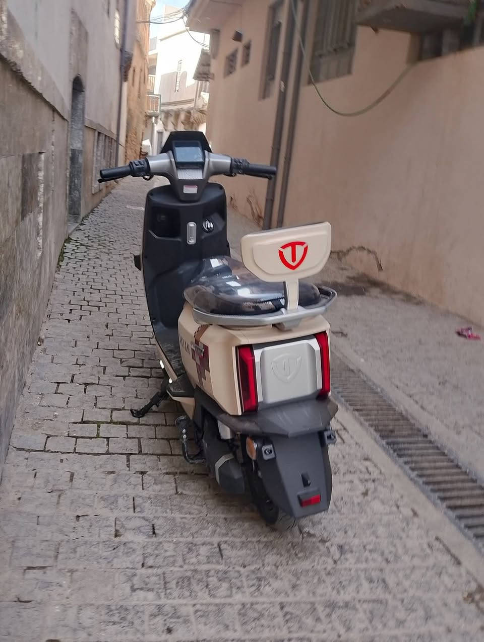 ماطور ريان 2026 فول نظافه
بطاريات شرط
ماطور نظيف مابي جلخ المرايات بعدهم مامفتوحين
مستخدم اقل من شهرين (الوصل موجود)
سعر 950 بي مجال بسيط


**إذا كنت صاحب هذا الإعلان وتريد حذفه لأي سبب، رجاءا أرسل رسالة إلى الدعم الفني**