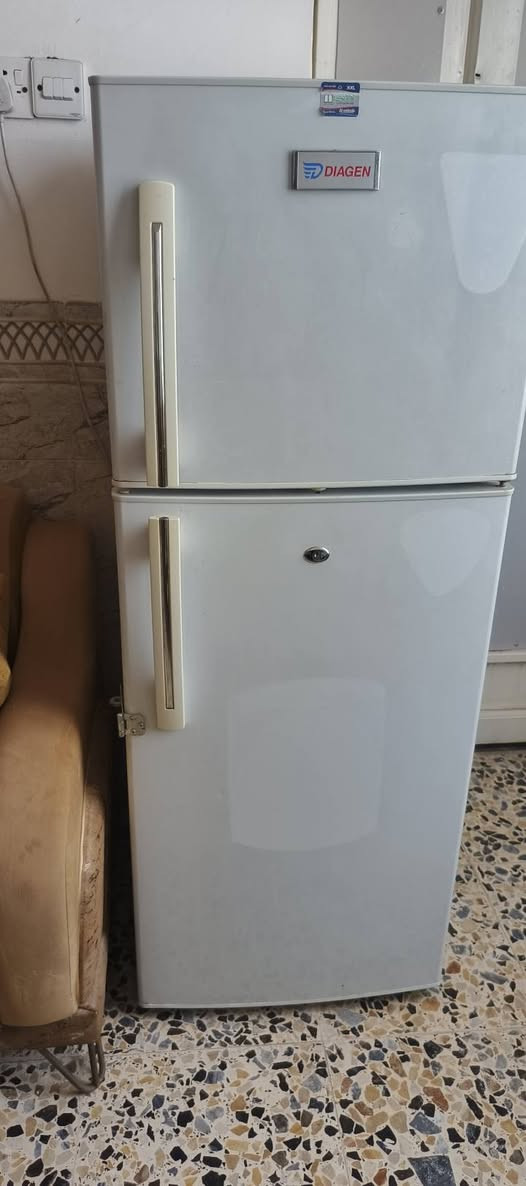 ثلاجه شرط الشغل بس بيها خياسات جوه... سعرها


**إذا كنت صاحب هذا الإعلان وتريد حذفه لأي سبب، رجاءا أرسل رسالة إلى الدعم الفني**