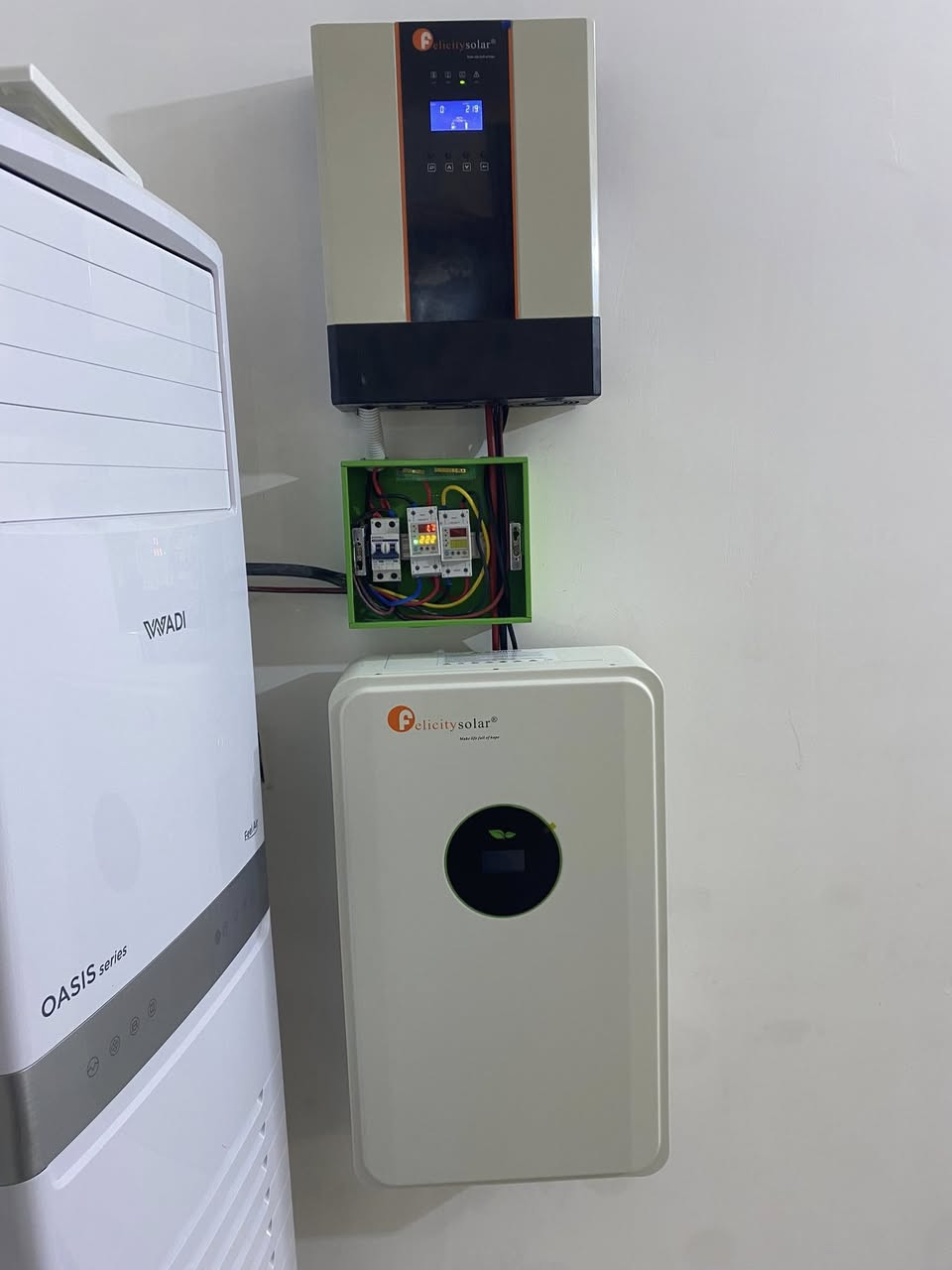 تم تنصيب 4 منضومات طاقة شمسية 10 نهارآ 8 ليلآ 🔜
لكل بيت منضومة تتكون من 5 الواح لونجي 615w ضمان 12 سنة☑️
انفيرتر فيليستي 5kw 20A ضمان 3 سنة✅
انفيرتر كرواط 6kw ضمان 3 سنة☑️
بطارية فيليستي 5kw  دورة6000 ضمان 4 سنة حقيقي✅

(تكلفة المنضومة 3,000)✔️✔️✔️
📱***********
📱***********
