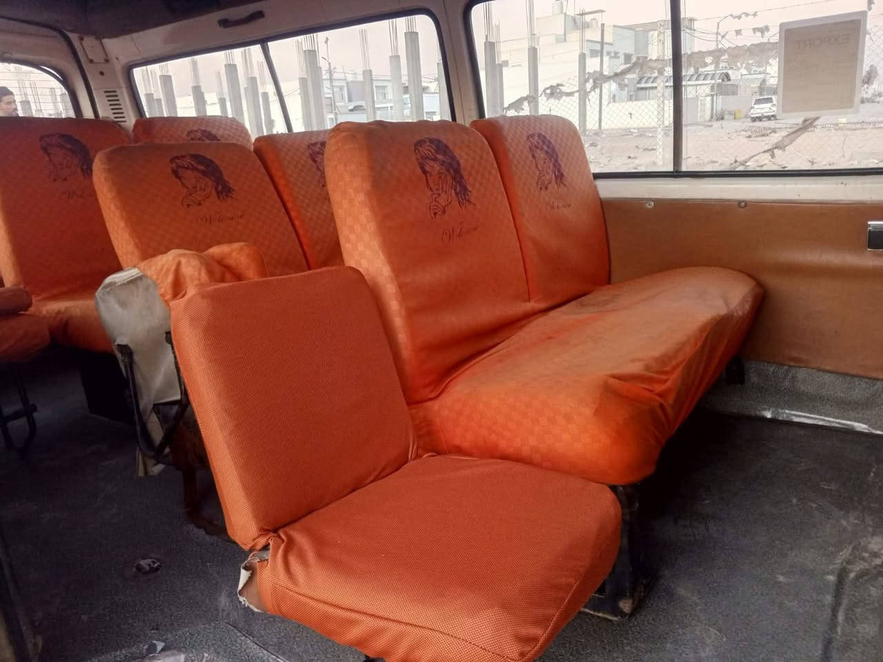 فتون للبيع موصليه كير جديد تخم تاير جديد سياره حلوه 40 وبيه مجال مامتواجد عل فيس اتصل وبيك خير ودلل ***********
