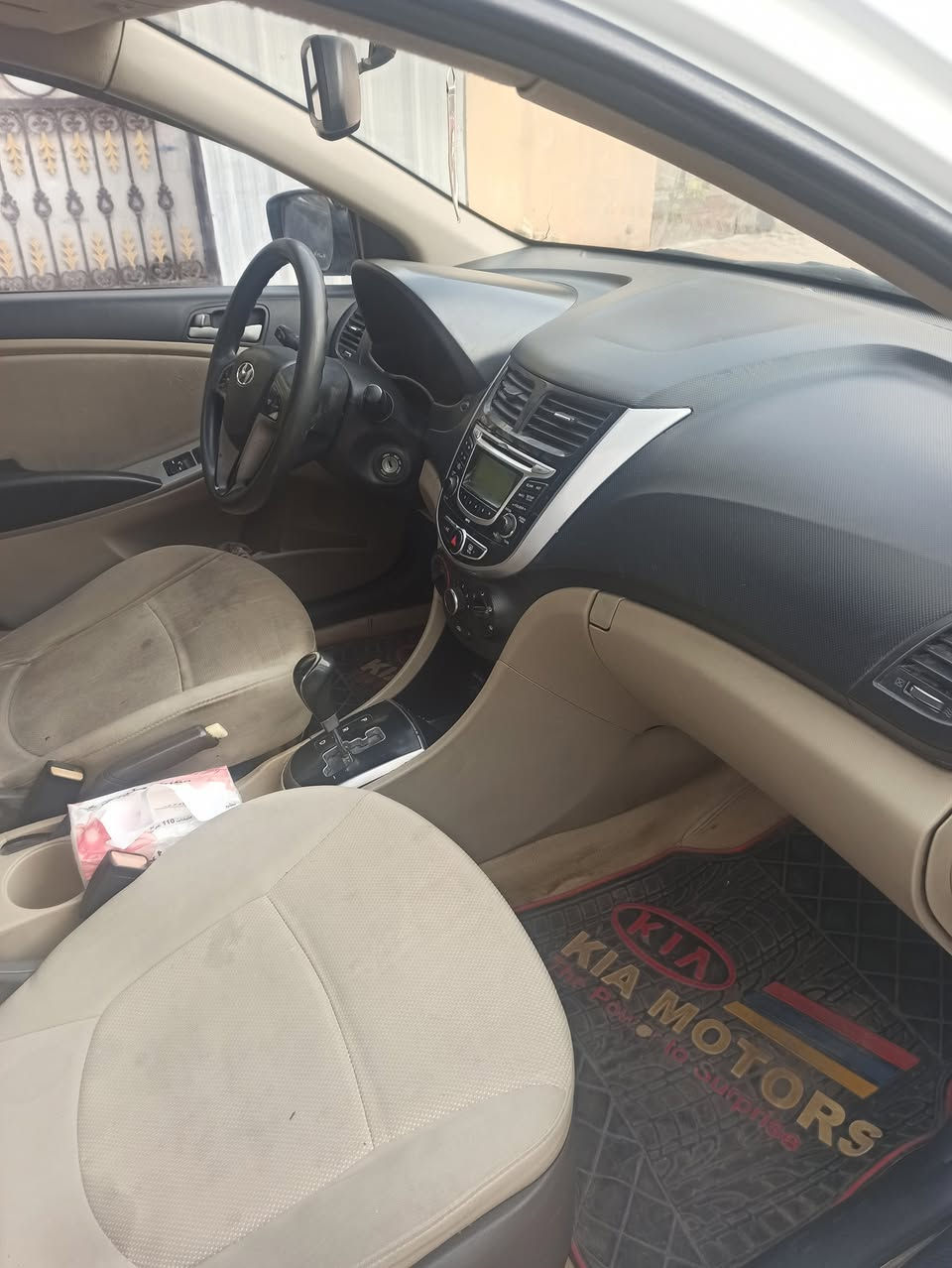 اكسنت 2016 رقم انكليزي سنويه لحد 2030 بأسمي سياره فول عده الفتحه محرك 1400 سياره جاهزه بيه قطعه جاملغ امامي بدون دواخل سعر 90 وبيه مجال بسيط ***********
