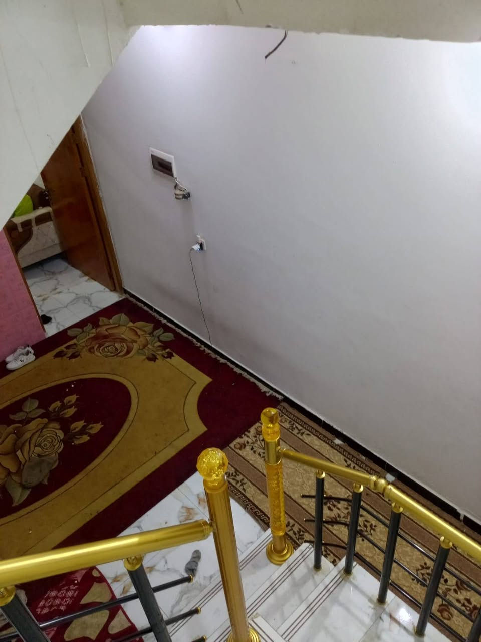 بيت للبيع بسعر مناسب75متر طابقين 3 غرف نوم واستقبال وصاله ومطبخ وصحيات حي الامين بشارع سيد حسين ابو الانشائيه قريب للشارع العام للاستفسار واتساب ***********
