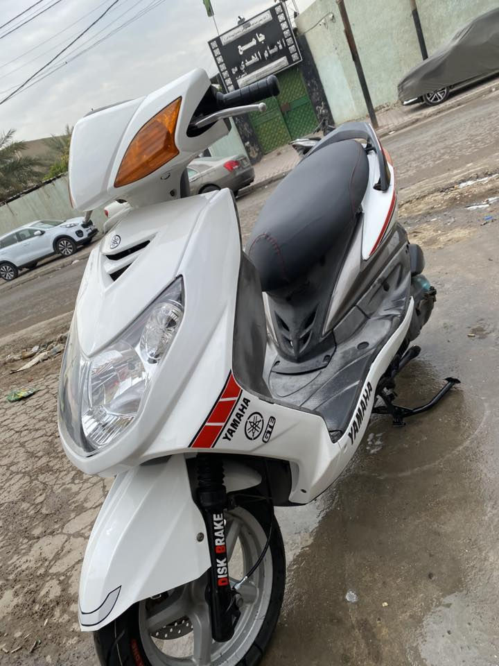 دراجهً سكنز فحل ياباني
دراجهً بل كارتون 
تايرات جدد 
دبلات جدد 
كهربائيات شغاله 
نكرهًً بكل وكتً
لا دخان ولا طركعه 
ولا طسهًً ولا خرخشه 
نصبه. كارتون 
رقم ***********
عنواني شعله
