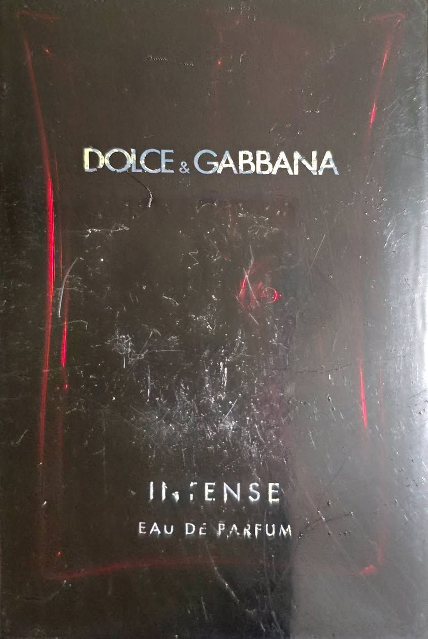 عطر يجسد الأنوثة والجاذبية في آنٍ واحد؟
أيقونة الدار الإيطالية العريقة دولتشي آند غابانا (Dolce & Gabbana)، بنسختها المركزة والأكثر إثارة: Intense (ماء عطر - Eau de Parfum). هذا العطر ليس مجرد رائحة، بل هو تعبير عن الشخصية القوية والأنيقة.

​لماذا تختارون هذا العطر؟ 🌹

​التركيبة العطرية: يفتتح العطر بنفحات منعشة من زهر البرتقال والماندارين الأخضر.

​قلب العطر: ينبض برقة براعم البرتقال ومسك الروم (Tuberose) لجاذبية لا تقاوم.

​القاعدة الدافئة: مزيج ساحر من المارشميلو وخشب الصندل يمنحكِ عبقاً يدوم طويلاً.

​الثبات: يتميز بثباتية استثنائية تجعله رفيقكِ الأمثل في المناسبات الخاصة

السعر  25 الف د.ع. وبيه مجال قليل


**إذا كنت صاحب هذا الإعلان وتريد حذفه لأي سبب، رجاءا أرسل رسالة إلى الدعم الفني**