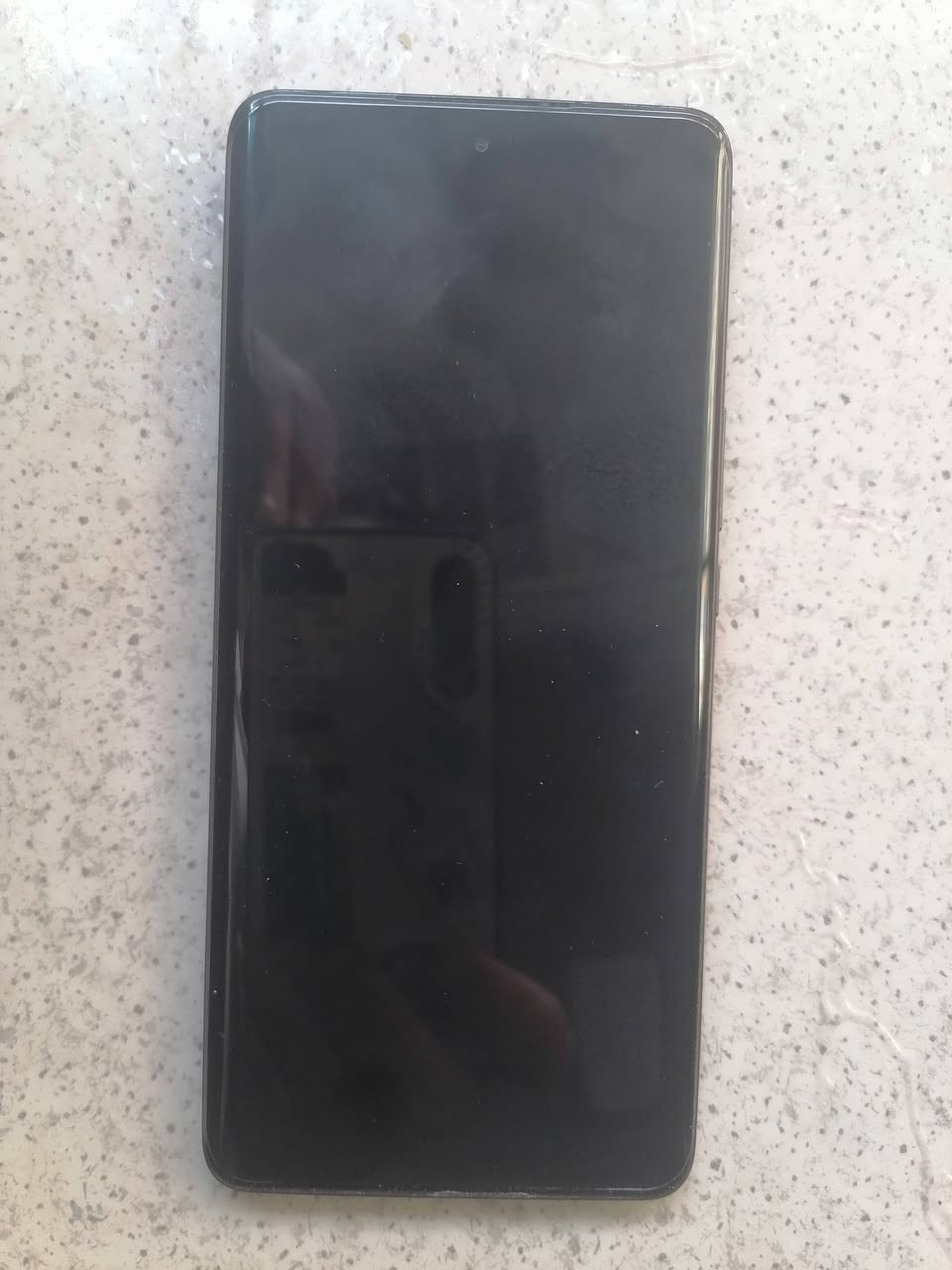 هونر X9.b. 5G للبيع ذاكرته 256 جهاز نضيف ماعدا كامرته  تراب او بيه غواش قليل.سعره 220 او بيه مجال مكاني الحسينيه ***********
