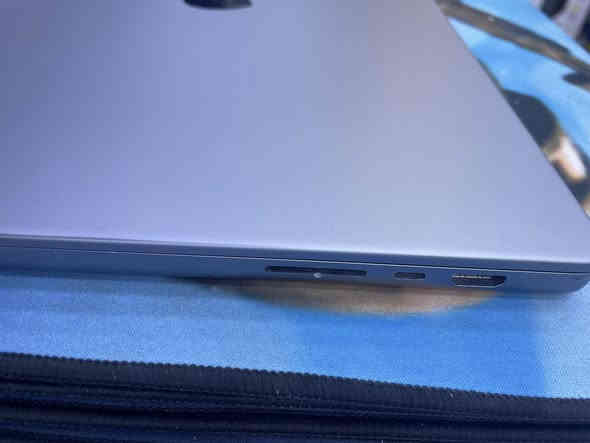 apple macbook pro 16 inch 
M2 pro 
ram 16G 
ssd 512G 
بطاريه 87‎%‎ 
نضافه 95‎%‎ 
مع شاحنه اصليه فقط 
السعر : 1،750،000 سعر نهائي 
بغداد - المنصور 
***********
