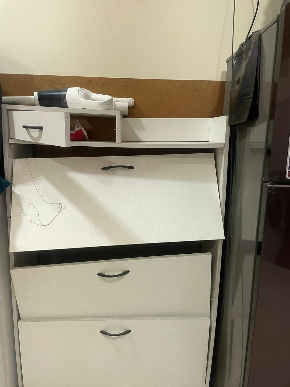 مرحبا اغراض للبيع
ميز تلفزيون سعره ٢٠ الف 
ثلاجة بس الماطور عاطل نظيفه ومابيهة اي ضرر ٢٠ الف 

كرسي جديد بعده حتى مادي ب ١٠
وشازلونه جديدة ومشاديهة ب ١٥ 

توصيل عليكم
مكاني بغداد الدورة شارع المصافي


**إذا كنت صاحب هذا الإعلان وتريد حذفه لأي سبب، رجاءا أرسل رسالة إلى الدعم الفني**