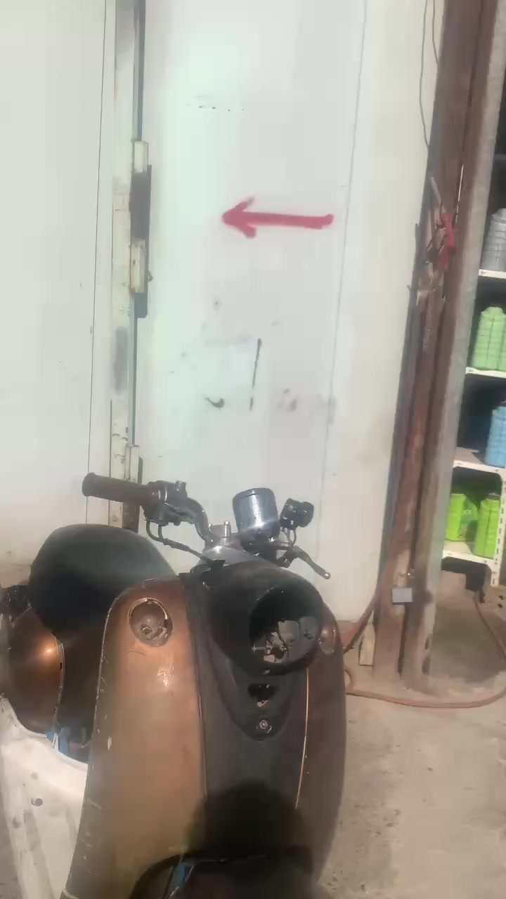 للبيع دراجة كلاسك دراجه يرادله ترتيب مكينته حلوه صوت اكسل ما بيه دراجعه كلش حلوه مكينته دراجة تشغل وين ما تريد تىروح روح بيه ***********
