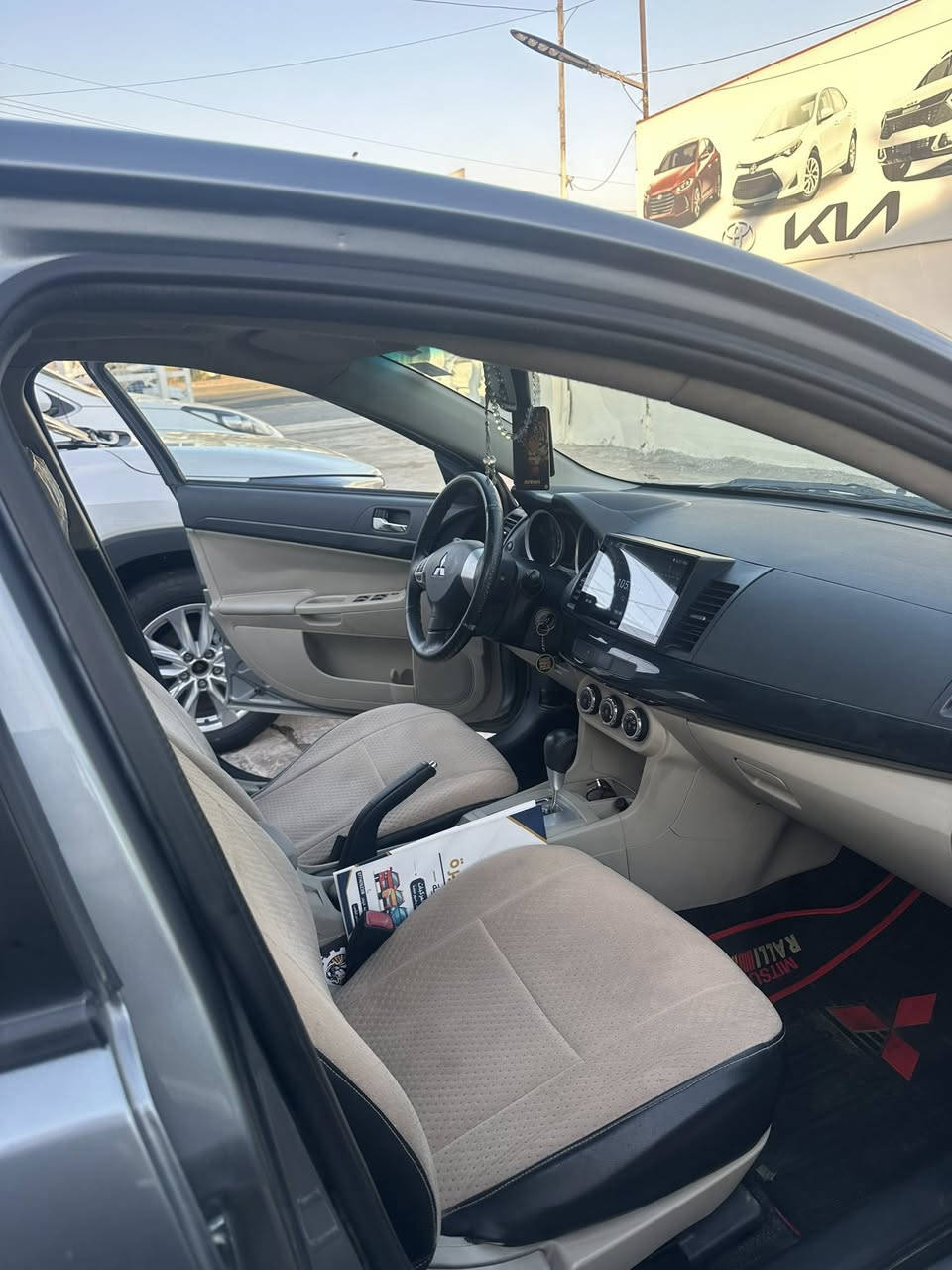 سلام عليكم
مسيو بوشي 
لانسر 
موديل :٢٠١٦ 
السياره كفاله عامه 
ماشيه:٦٦ آلاف حقيقي 
السياره فول 
سويجين 
ويل كب
كامره خلفيه 
تحكمات ستيرن 
فتحه 
حساس خلفي 
اشاير مري 
لايت اوتو السياره خير من الله 
وكفاله  حته ل سبير مانازل لا بارد لا صبغ 
السعر : ١١٠ ورقه 
الرقم : ***********
مكاني بغداد الشعب شارع لأسواق
