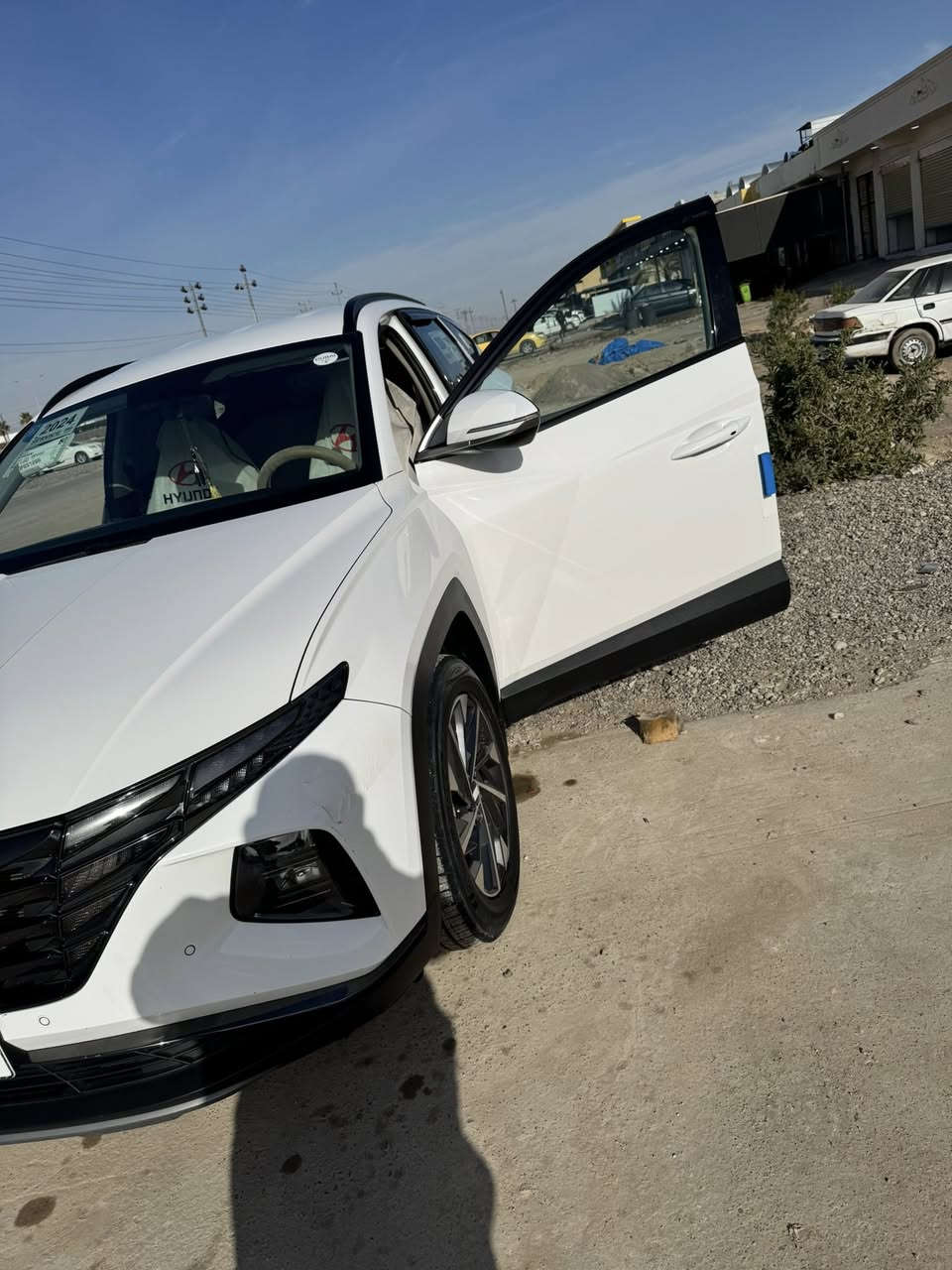 السلام عليكم

توسان ٢٠٢٤ خليجي كفاله عامة لا صبغ بيها بارد على كد كف الايد بقبغ الجنطة  

فول مواصفات عدا بنراما 

بصمة 

تشغيل عن بعد

كشنات كهرباء 

سايد بريك بصمة 

بردات خلفية 

شاشة ديجتال

لايت زنون 

داخل لون ابيض

تبريد قطعتين 

نضام ترحيب
مدوشمة 
كاعيات وكشنات ومطريات وكماليات وتخم تاير جديد 

رقم بغداد باسمي عارضها203 ورقه وبيها مجال قليل 

 لاتصال ***********

مكاني بغداد حي العامل
