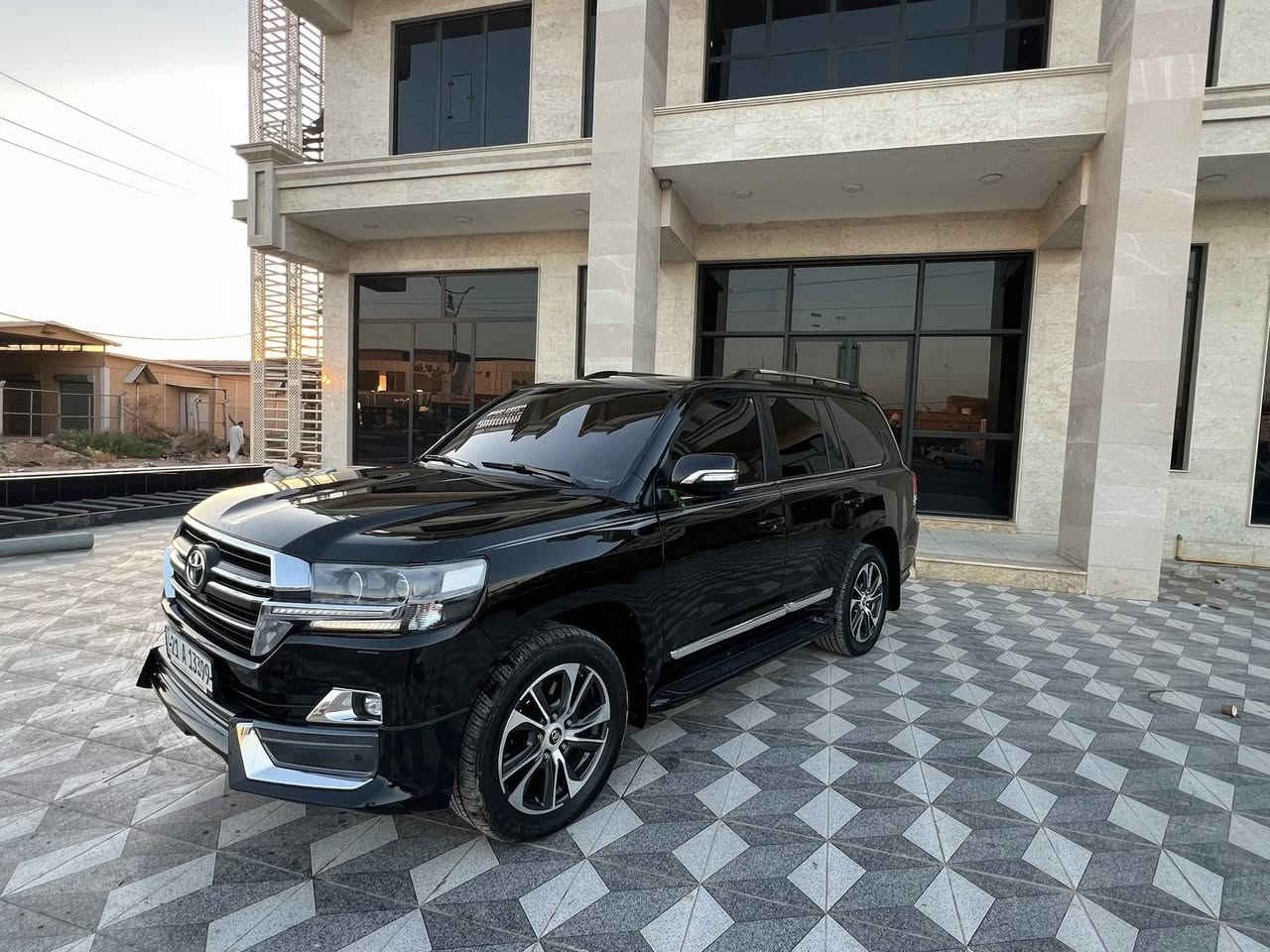 للبيع لاندكروزر 2020 VX.S مواصفات لكزز
 النوع:  VXS گراند تورنگ سبورت 
داخل قرميدي جكات السيارة تصعد و تنزل حسب المود
 اللون: (اسود) رقم سليمانية بأسمنا كتاب تضليل من المرور نسبة 80%
ماشيه 157 الف كيلو متر 
مكفوله كفاله عامه بدون بارد بدون صبغ بدون تبديل 
السعر : 61,000$ وبيها مجال حق العملة 
سيارة جديدة وما تصرف عليها 
للاستفسار : ***********//***********
