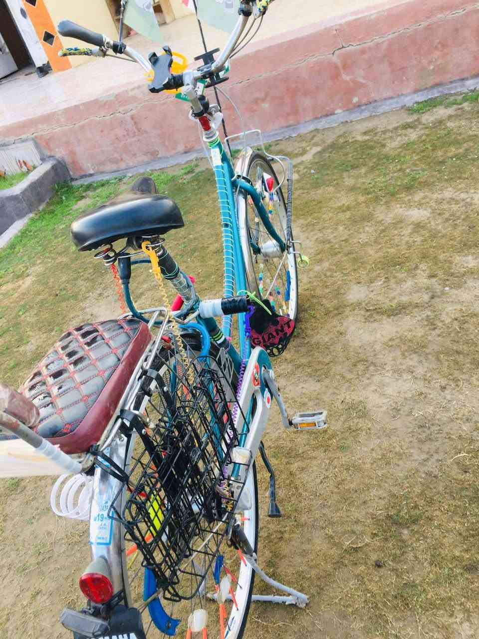 السلام عليكم بايسكل للبيع ماشالله نضافه فول كير وحساس مرتب لون مميز ترتيب فول مثل ال بل صور كير شغال حساس شغال السعر 110بعد تفاصيل خاص+***********
