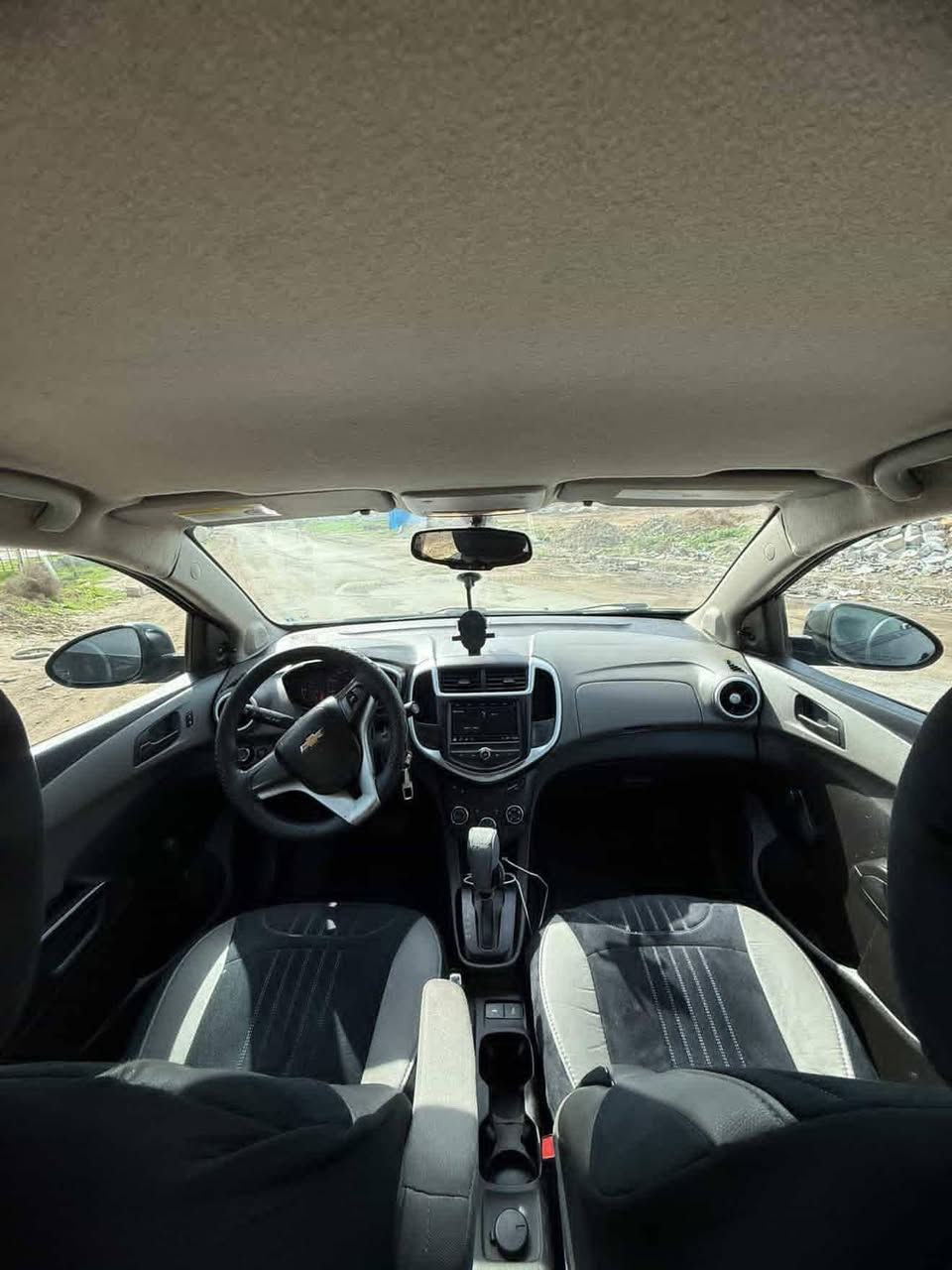 السلام عليكم شوفرليت سونك 2019
🛑 سياره كلين بدون صبغ
 🛑 ضررها شبر بارد بل بوند فقط
🛑 مكينه ١٨ شرط
🛑 كير شرط
🛑 سعرها ٨٩ بيه مجال بسيط
🛑  استفسار ***********
