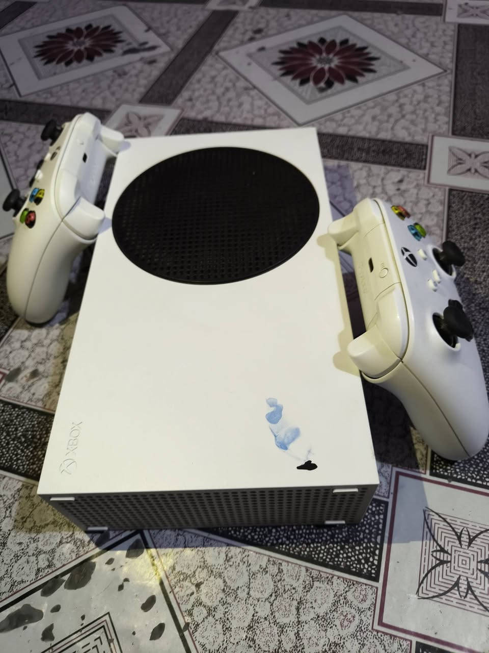 السلام عليكم الإخوة الأعزاء
جهاز Xbox series s لا مصلح و لا مفتوح لوك ستيكر

جهاز فول نضافة مستعمل شي قليل و كرتونتة ويا 

وثلاثية gta المحسنة 

ويا جوستكين اصليات و كيبل HDMI 2.1 و ليس 2.0

و كيبورد REDRAGON :FIZZ K617 RGB

وماوس Logitech G102 RGB 

السعر 500 ألف بدون الماوس و الكيبورد 450 الف

أي  الاستفسار خاص أو *********** واتس
