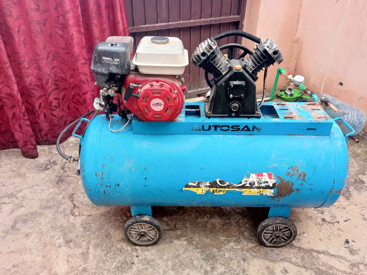 السلام عليكم كمبريصر مولودة للبيع المولده 25امبير مستعمله ساعتين كمبريصر الهوا مالو 250 رقم الهاتف ***********،كورك ***********اسيا
