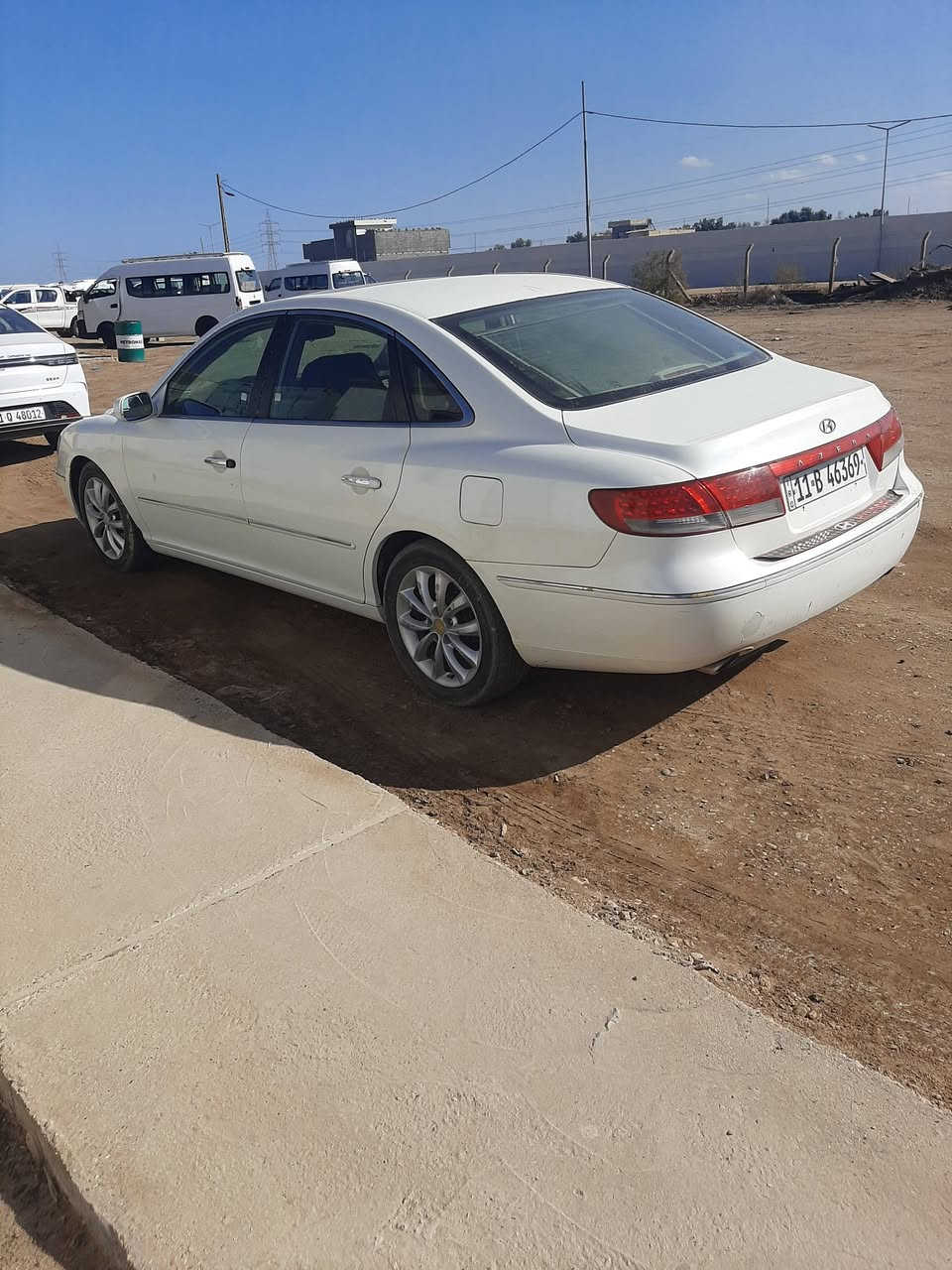 السلام عليكم 
هونداي ازيرا للبيع موديل ٢٠٠٦ مصبوغة حزام تبريد ثلج حدادية تمام كير تمام  ومحرك  ٣٣٠٠ معلك ولف خانة واحده لاتنقيص ولا تبخير التراي وين متريد مكان كربلاء.  السعر ٧٣ ورقة بيه مجال بسيط   رقم بغداد  سنويه جديده  رقم الهاتف ***********
