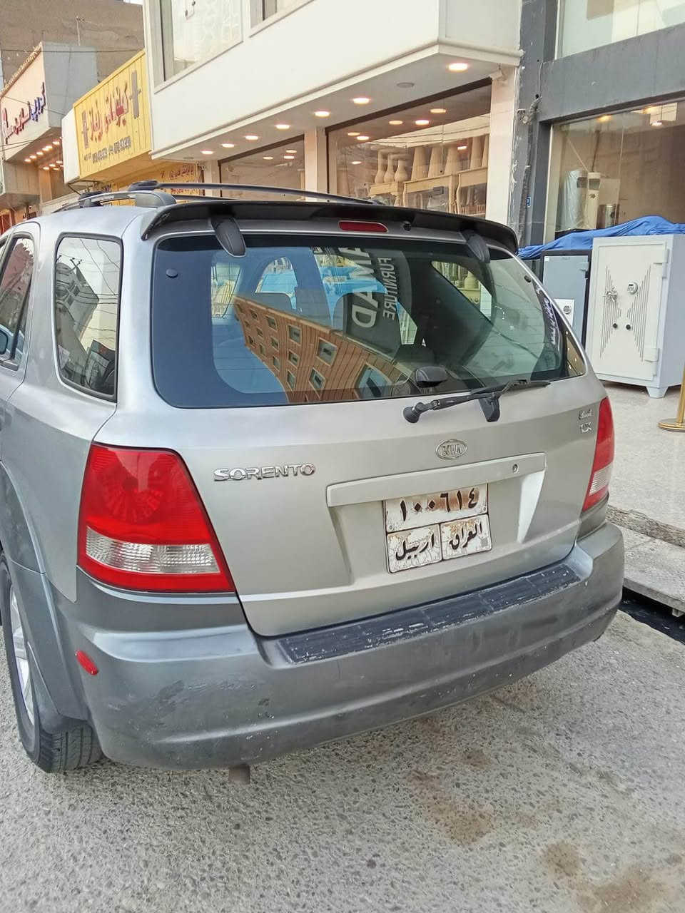كيا سورنتو 2004 
سياره اربع سلندر كير عادي 
كير ومحرك وتبريد وتحويل بشرط 
بيها فقط قبق صندوك صبغ الباقي بشرط قطعه مابي 
واتساب : ***********
السعر 65 وبيها مجال أربيل, العراق
