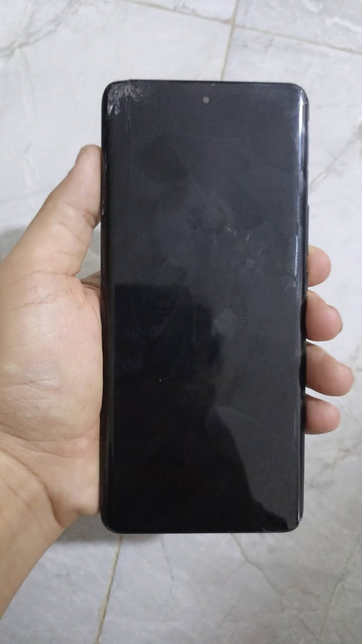 السلام عليكم
هونر x9b كله شغال 
بس بي فطور بالشاشه مثل ما مبين بالصوره
السعر 180الف وبي مجال
مكاني الخالص هبهب ***********
