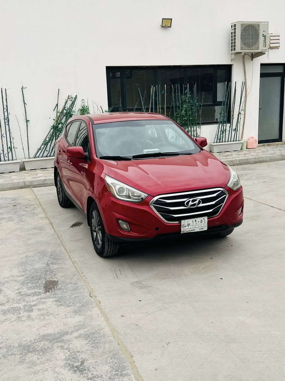 سلام عليكم توسان موديل 2015
سياره داخله كلين بدون حادث 
ماشيه 126 حقيقي
جاهزه من كلشي مابيها نقص برغي
تحكمات ستييرن 
حاكيه 
كشن تدفئه 
بدون ايرباك بجم كبس 
محرك 2000 
تخم تاير حداديه كله جديد 
تحويل ثاني يوم 
***********
مكان السياره بغداد السيديه
