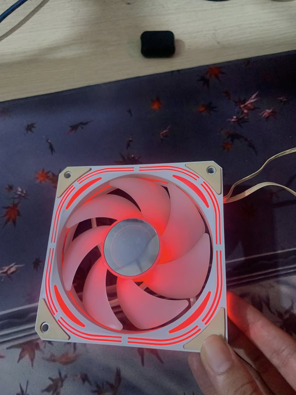 السلام عليكم
كيس Aigo ابيض للبيع 
ياخذ ٩ مراوح
اخو الجديد استخدام جدا قليل
مكاني بالبنوگ و عندي توصيل 
سعره فارغ ٦٥ الف 
كت المراوح الواحد ب٢٠ 
كلهن احسبهن ب١٠٠ 
*********** واتساب
