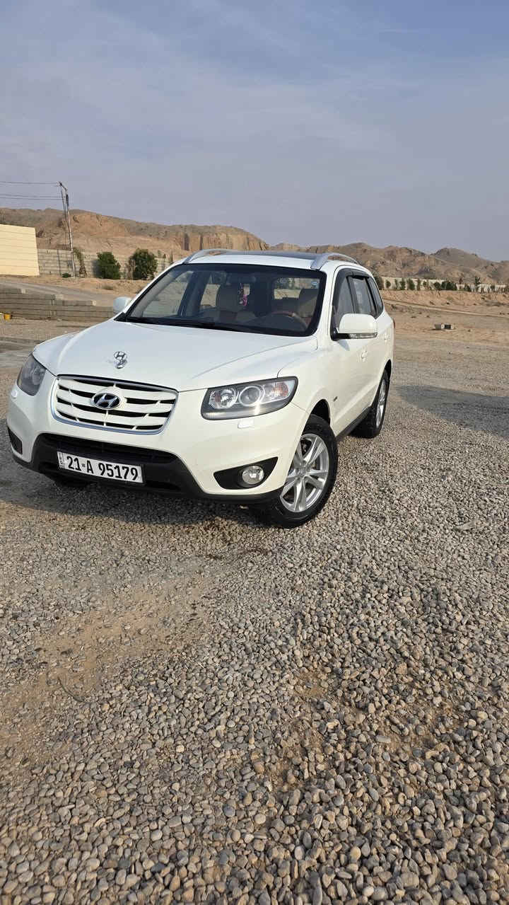 سلام عليكم. 
سنتافي موديل 2011 للبيع فقط بدون بدون مراوس
شركة العامه خليجيه 
مكفوله كفاله عامه بس بيه ملاحظات بسيطه 
سونار موفق معه الصور 
مواصفات السياره فتحه 
مكينه 4سلندر دوش 
ماشيه 172 حقيقي 
تحكم أستيرن 
مري شفط 
حساس خلفي 
شاشه +كامره خلفيه 
تبريد ثلاثه قطع مركزي 
لايت زنون عالي او ناصي 
ويل كب 5ويل كب 
تخم تاير جديد 
حداديه جديده 
تبريد شغال 
رقم سليمانيه دولي جديد شرط تحويل ثاني يوم 
مكان السياره/ ديالى منصوريه الجبل 
السعر 160 بي مجال 
الاستفسار عل رقم /***********
