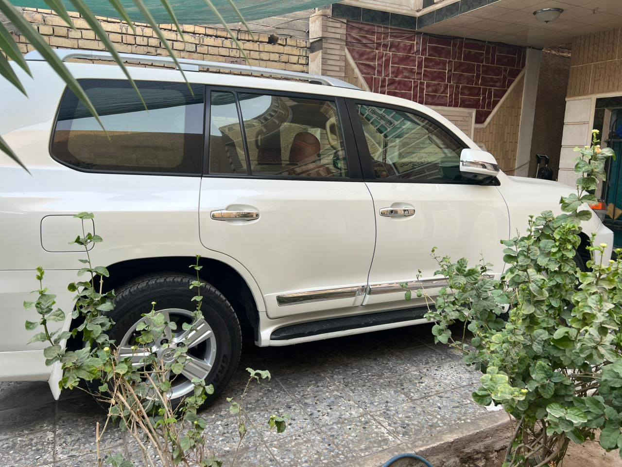 تويوتا لاندكروزر 2014 رقم بغداد المحرك: 8 سلندر 4600 العداد: 166 ألف كم السيارة باسمي، تحويل مباشر، خير من الله ما بيها نقص وما تحتاج أي مصرف

🟪 السعر  :: الطلب في التعليقات ويوصلك مباشرة ✍️ 📩                                           فقط على الصفحة مو على كروب🌐

المواصفات:
1- كراسي جلد تحكم كهرباء
2- تحكم ستيرن
3- فتحة سقف سلايد
4- تبريد مركزي
5- لايت زينون فول
6- تخم تاير جديد
7- صدر جديد
8- تشغيل عن بعد
9- مرايا قلاب مع شفط
10- الجامات تصعد وتنزل على البصمة

ملاحظات
بيها صبغ 3 قطع فقط أثر شريط (صفحة السائق)
بدون أي حادث

رقم صاحب السيارة 
***********
