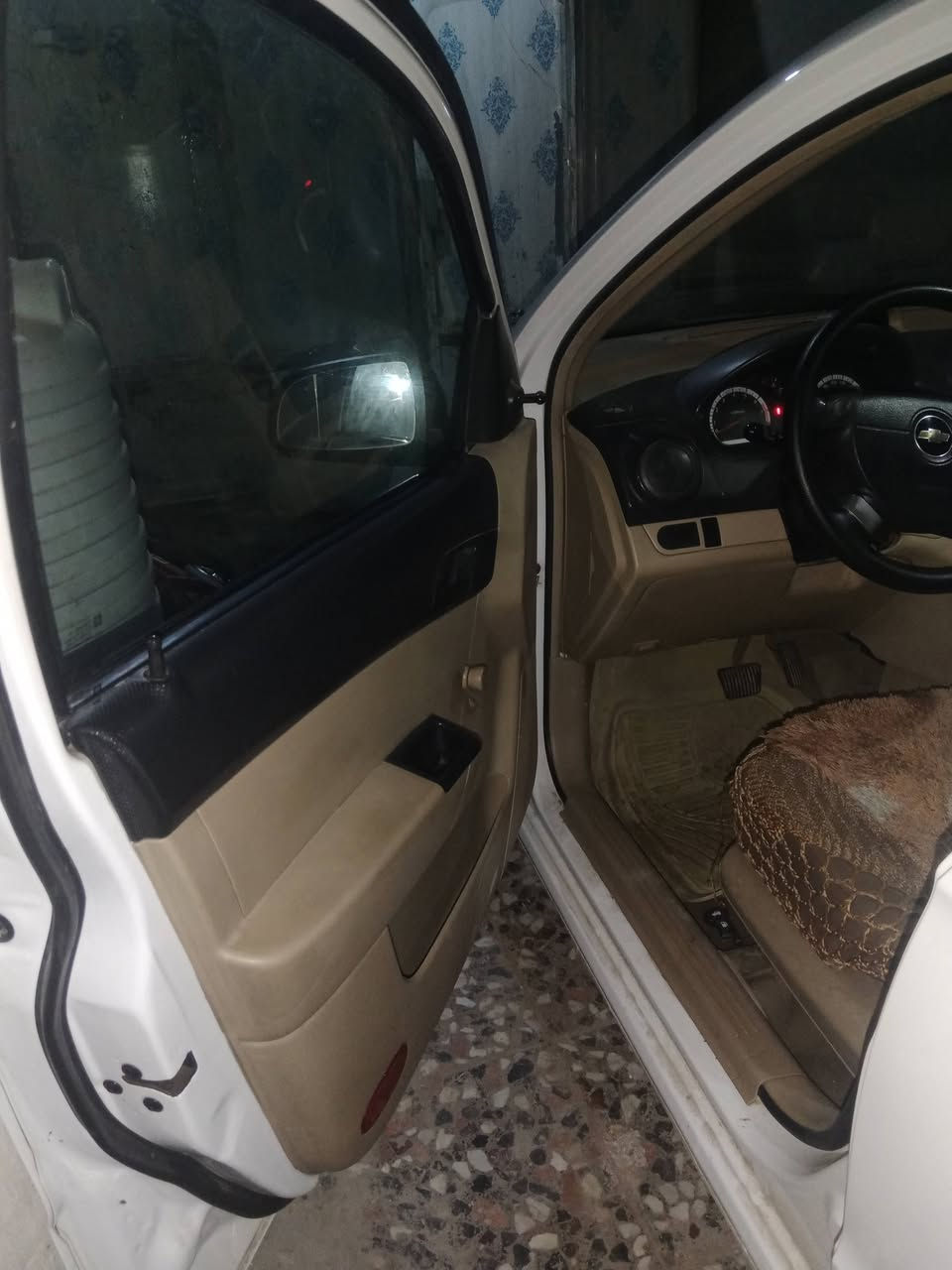 السلام عليكم سيارة افيو خليجي موديل 2015 بأسمي السيارة تحويل مباشر محرك مفتوح مو مسكر السيارة بيها بارد باب السايق شويه وجاملغ شويه الباقي مكفول مكان السيارة بابل السعر 85 رقم الهاتف ***********
