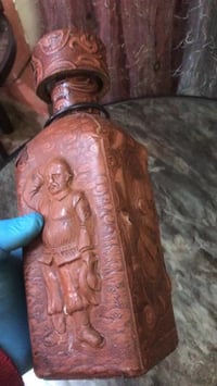 قارورة إسبانية • مغلفة بجلد • شخصيات تاريخية