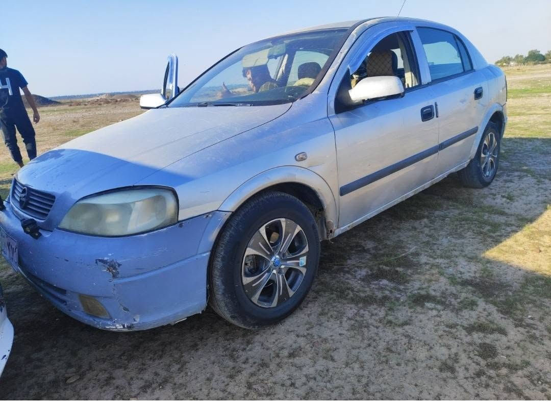 للبيع: أوبل أسترا (Opel Astra) موديل 2002
السيارة بحالة ممتازة وجاهزة للاستخدام (تراي وين ما تريد)، والشرط فحص.
المواصفات والتفاصيل
المحرك: دوش 1600 مفتوح (نشط وناعم جداً).
الرقم/اللوحة: رقم صدامي - محافظة صلاح الدين.
الوضع العام: السيارة نظيفة كلش، محرك ناعم جداً ومشيها مريح.
الداخلية:  (داخل يخبل ونظيف جداً مثل ما موضح بالصور شاشه  اناره محيطيه ).
منظومة التبريد: التبريد شغال لكن يحتاج (راديتر تبريد + صوندات تبريد جديدة لأن القديمات طكن).
السيارة للمستهلك اللي يدور نظافة وراحة بالخطوط والتنقل.
المكان/المعاينة: صلاح الدين
السعر: [38] (قابل للتفاوض البسيط أو قفل)
للتواصل والاستفسار: [***********]
 السياره عليها غرامه ينزل من سعرها
