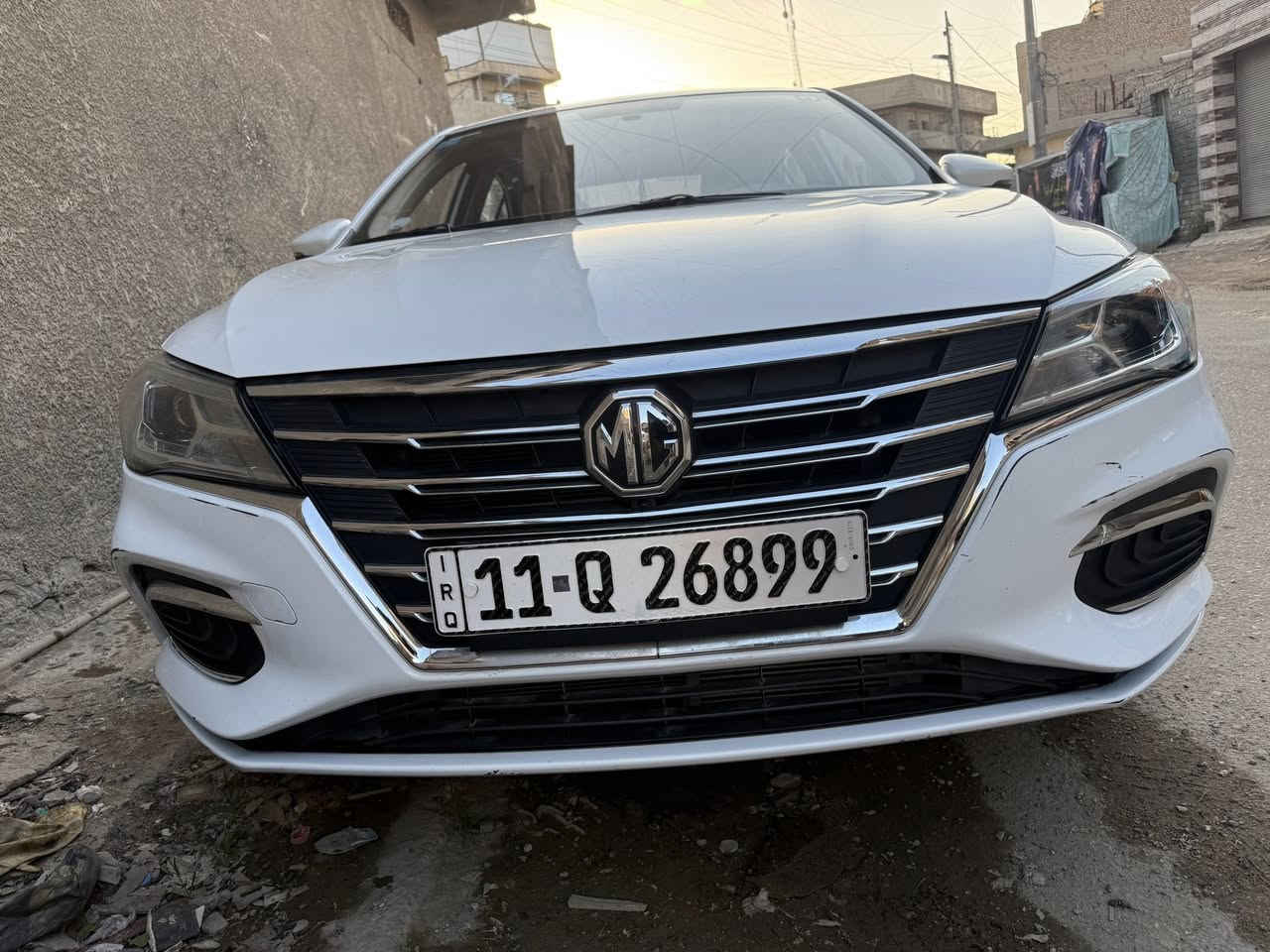 السلام عليكم 
للبيع  MG 5 ابيض اللون ، موديل 2024 خليجي 
نص مو فول 
بيها شبر بارد بالجاملغ الامامي 
و ضربة بسيطة كلش بالباب الخلفي من واحد خير ابو عربانة ضرباها و طفر 😂 
و طخات بسيطات كلش بالدعامية 

ماشية 58 الف كيلو 

سنوية جديدة ، هزة جديدة 
رقم بغداد 
التحويل ثاني يوم 

السعر 97 ورقة
مكاني بغداد ، الحرية 
***********
