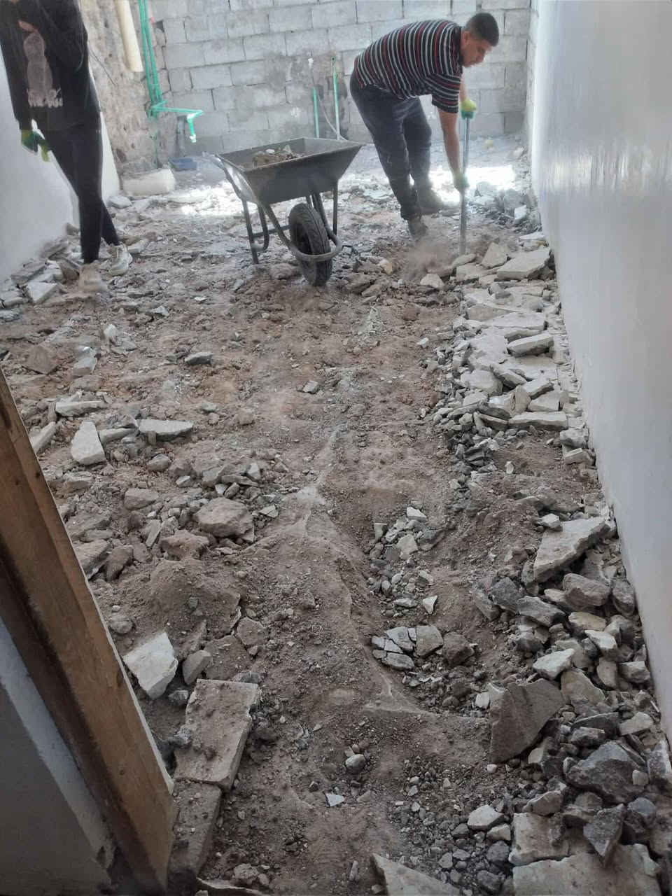 تريد احد يرمم بيتك؟
نحن في كادر الاخوين نؤمن بأن الترميم ليس مجرد إصلاح، بل هو فن لإعادة الحياة إلى منزلك. نقدم خدمات ترميم متكاملة بأعلى معايير الجودة، بدءًا من التقييم الدقيق للمشاكل وحتى التنفيذ المتقن. فريقنا المتخصص يمتلك الخبرة والكفاءة اللازمة للتعامل مع كافة أنواع الترميمات، سواء كانت بسيطة أو معقدة. نستخدم أحدث التقنيات والمواد لضمان تحقيق أفضل النتائج التي تدوم طويلًا. تواصلوا معنا اليوم لفحص مجاني للمنزل، للتواصل يرجى ارسال رسالة او الاتصال على الواتساب👇 
***********
*********** واتساب 
اعمالنا في بغداد فقط
