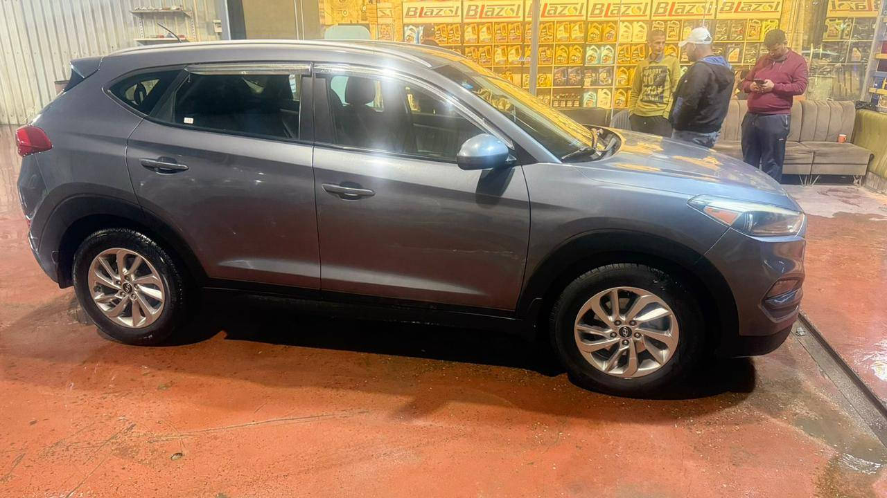 السلام عليكم
هونداي توسان موديل 2017 وارد امريكا حادثها فقط بنيد مبدل بدون اي دواخل كل السيارة ليبل واحد جاهزه أو حلوه السيارة مكينه أو كير شرط حداديه حلوه تبريد ثلج رقم بغداد الجديد بسمي تحويل 
السعر 122$ الاتصال ع الرقم ***********
