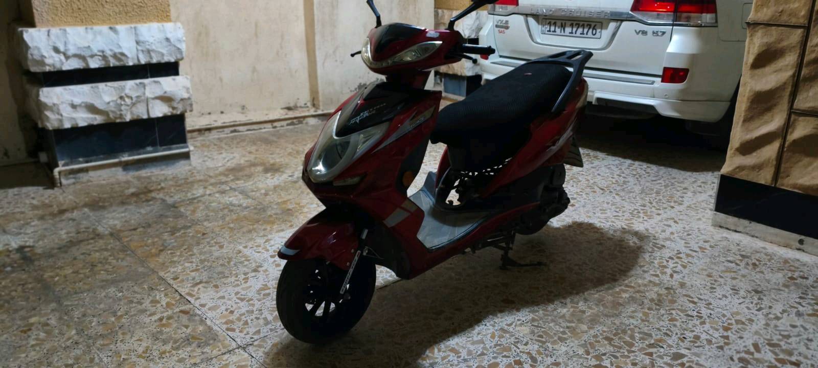 موطور سكنس بانزين (ياباني )موديل ٢٠٢٣ اخذته ب١,٣٠٠ قبل سنتين ورايد ابيعه محتاج فلوسه نهايته ٦٥٠ الف شغال كلشي ٤ لتر يمشيك اسبوع كامل
