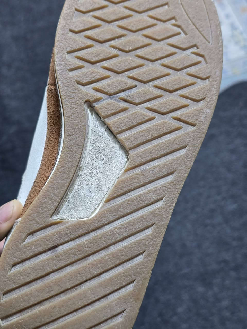 السلام عليكم
4احذيه اصليه نظيفات ماعدى الاديداس السولار بوست نظافتها مو كلش
النايك ب30
الريكبورت ب25
الكلاركس 25
الاديداس ب7 كلهن قياس 40
***********
