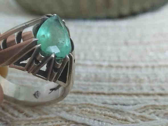 خاتم زمرد كولمبي اصلي شرط الفحص قطعة نادرة
للتواصل واتساب ***********
